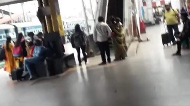 Indian Railway Station In – Public Place Porn Video