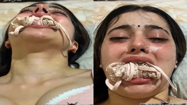 Muh mai panty daba chut – chudwaati bhabhi ka viral mms