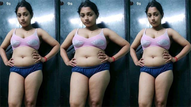 Cheater Tamil Wife Showing & Fucking Leaks Videos HD