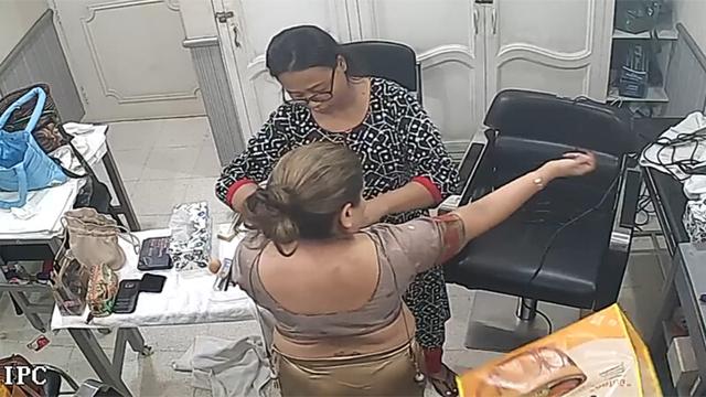 Hot Rich Bhabhi Undressing Parlour CCTV Captured