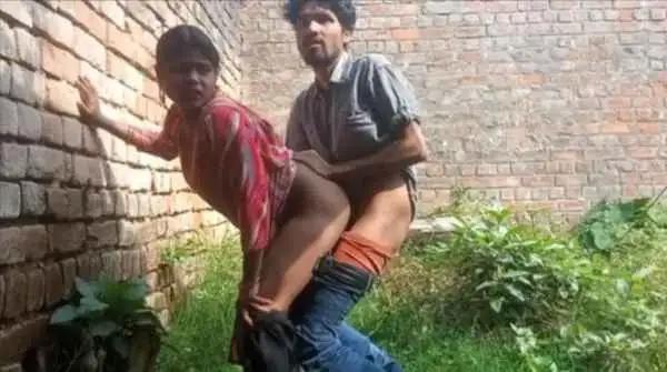 Horny Village Bhabhi Hard Fuck In Jungle Behind House